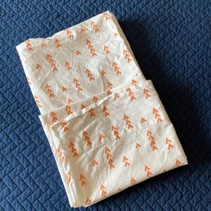 Crate and‎ Kids Set of Standard Pillow Cases Organic Cotton White Orange Arrows